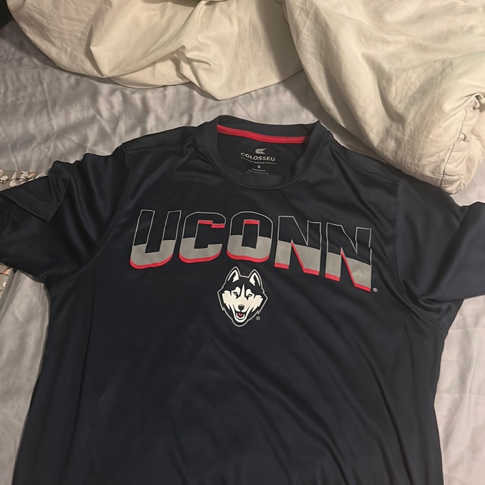 men’s uconn drifit tee